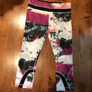 NWOT LULULEMON CROPPED TIGHT